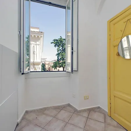 Piccola Piazza Della Liberta *