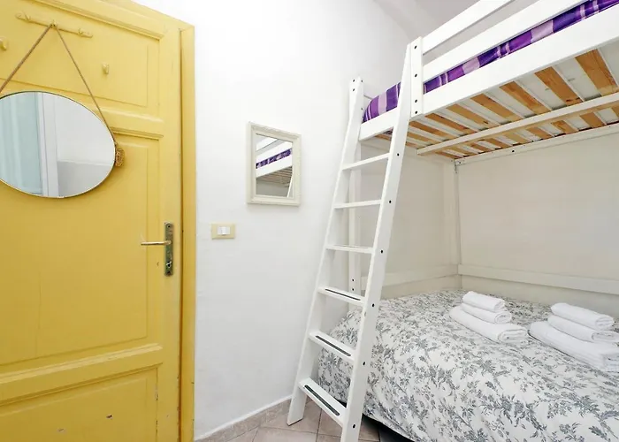 Piccola Piazza Della Liberta *