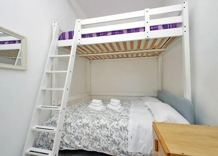 Piccola Piazza Della Liberta *