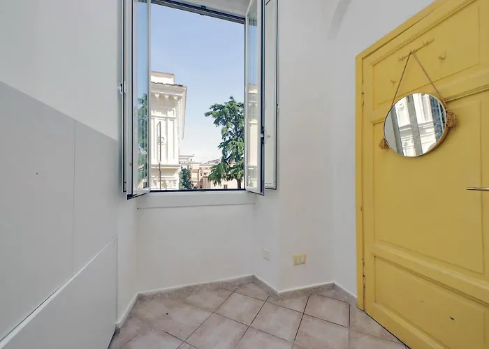 Piccola Piazza Della Liberta *