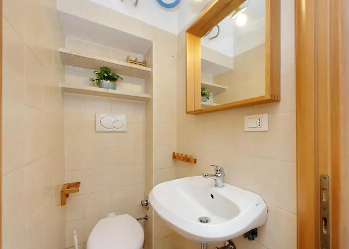 Piccola Piazza Della Liberta * ローマ