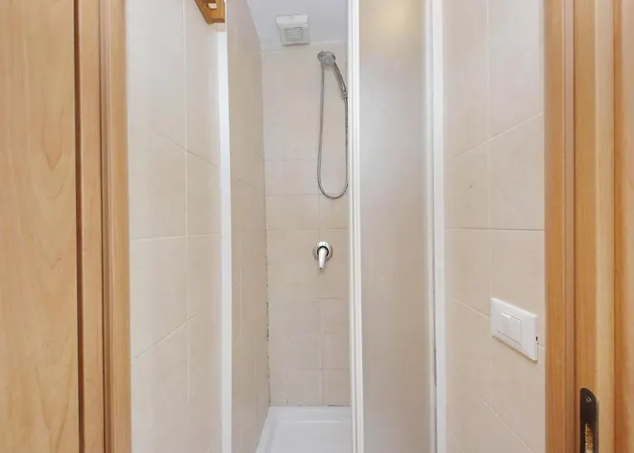 Piccola Piazza Della Liberta ローマ