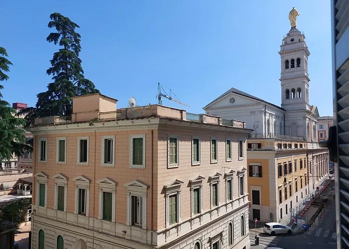 Piccola Piazza Della Liberta *