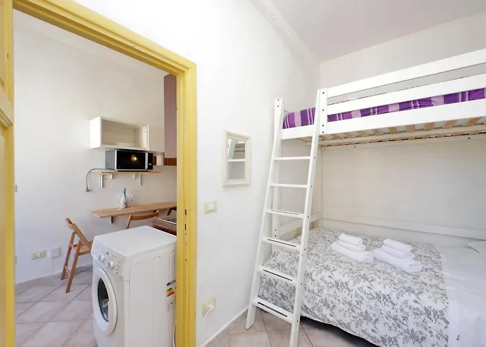 Piccola Piazza Della Liberta * ローマ