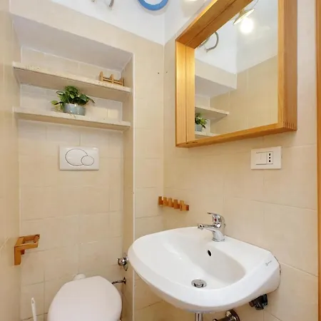 Piccola Piazza Della Liberta * Řím