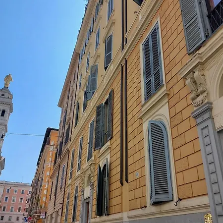 Piccola Piazza Della Liberta Řím