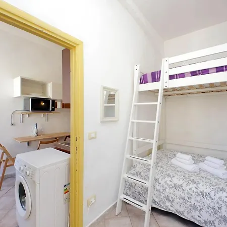 Piccola Piazza Della Liberta * Řím