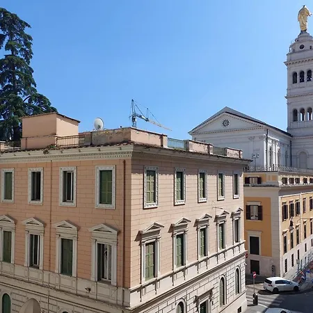 Piccola Piazza Della Libertà * Roma