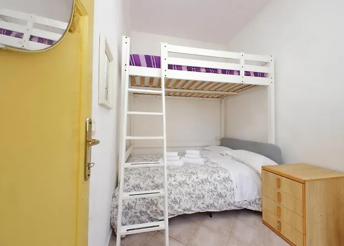 Piccola Piazza Della Liberta